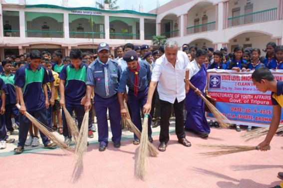 Tripura Bharat Skouts and Guides organizes Swacch Bharat Abhiyan Tripura Bharat Skouts and Guides organizes Swacch Bharat Abhiyan
